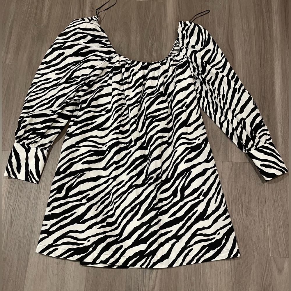 Zara “Off the Shoulder” Elastic Shirt - Size XL